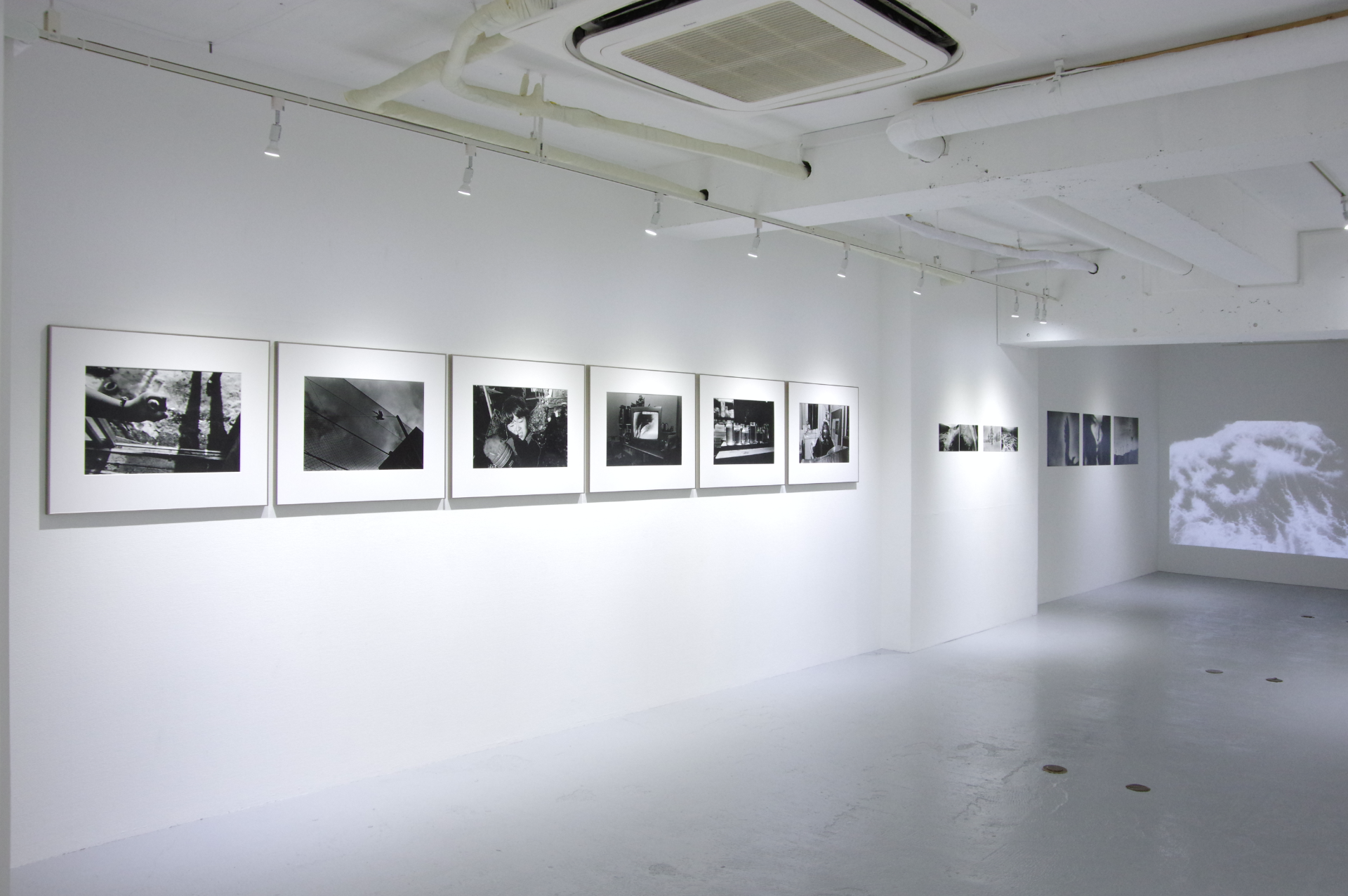 羽撃く間にも渇く水／粒神｜正岡絵理子 作品画像