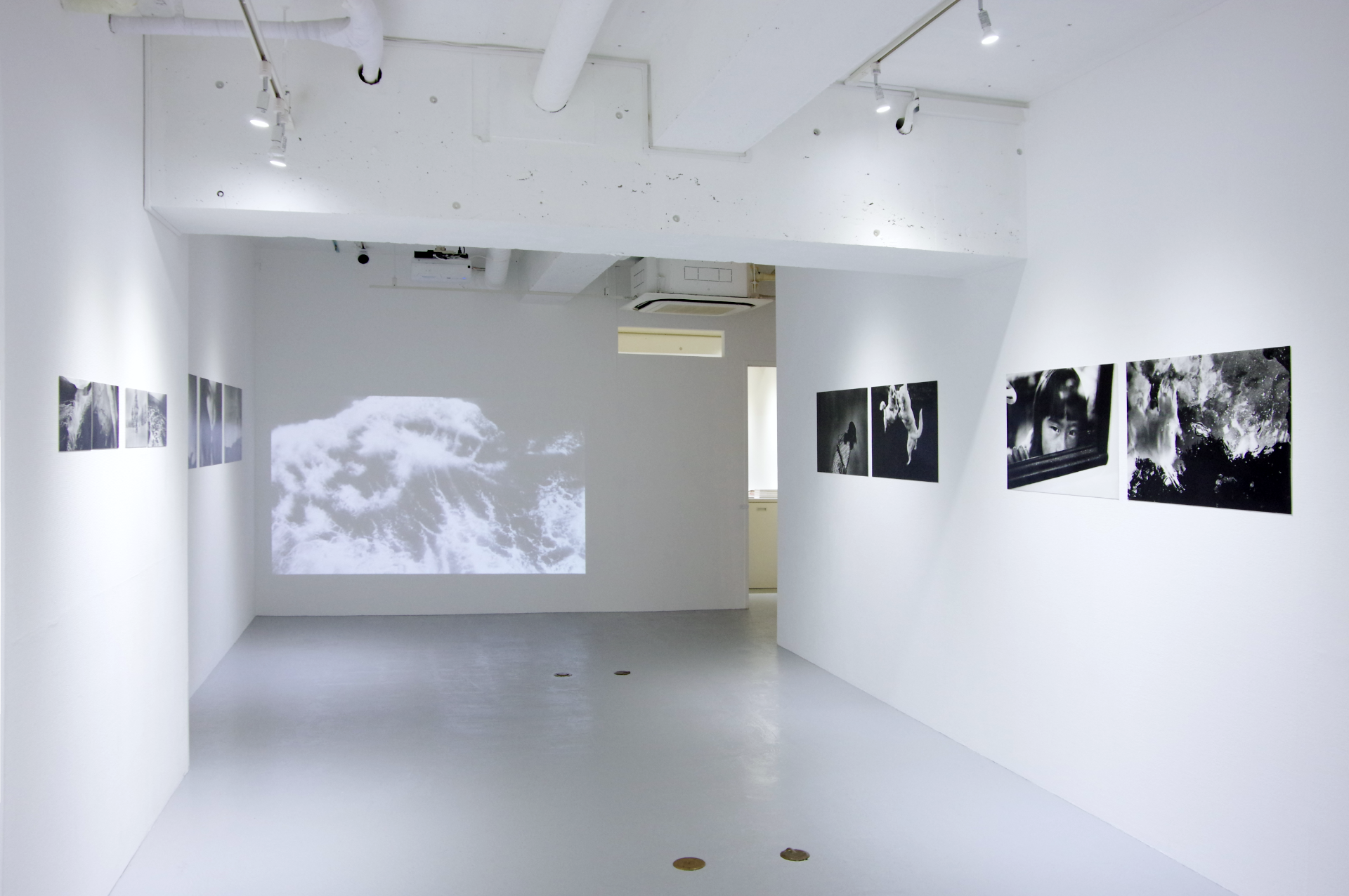 羽撃く間にも渇く水／粒神｜正岡絵理子 作品画像