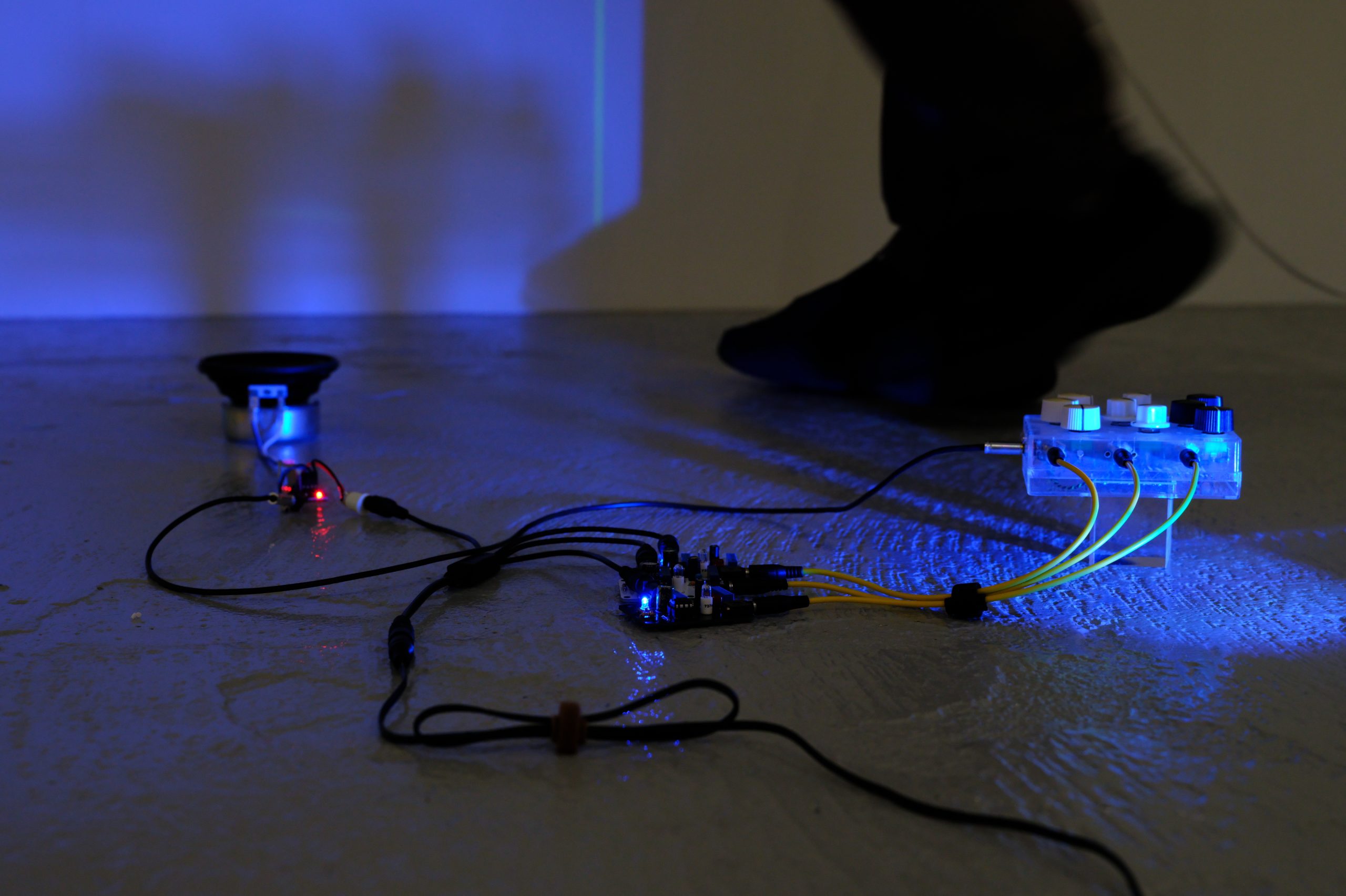 Not a real city: sprawling monuments of vistas, words, and sounds｜Paulo Dantas 作品画像